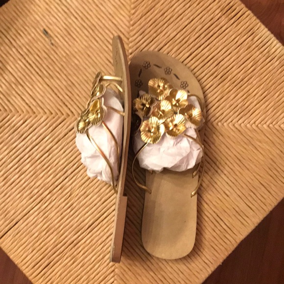 Super cute gold sandals, size 6. Barely worn! - Picture 3 of 4